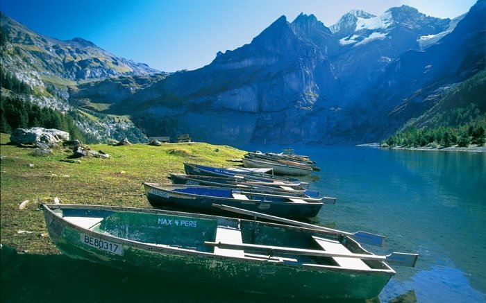Die schönsten Badeseen in der Schweiz: Oeschinensee im Berneroberland